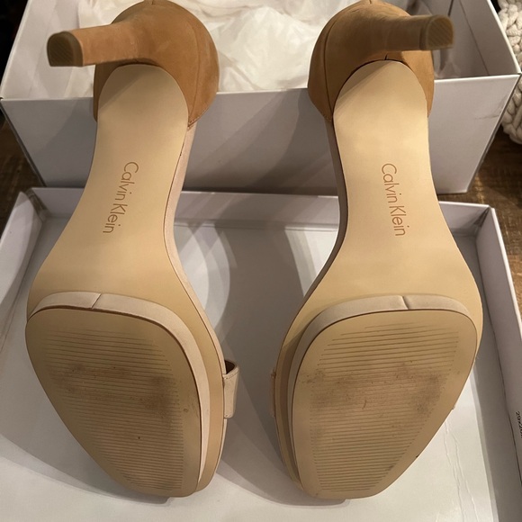 Calvin Heels In Box - Picture 2 of 7